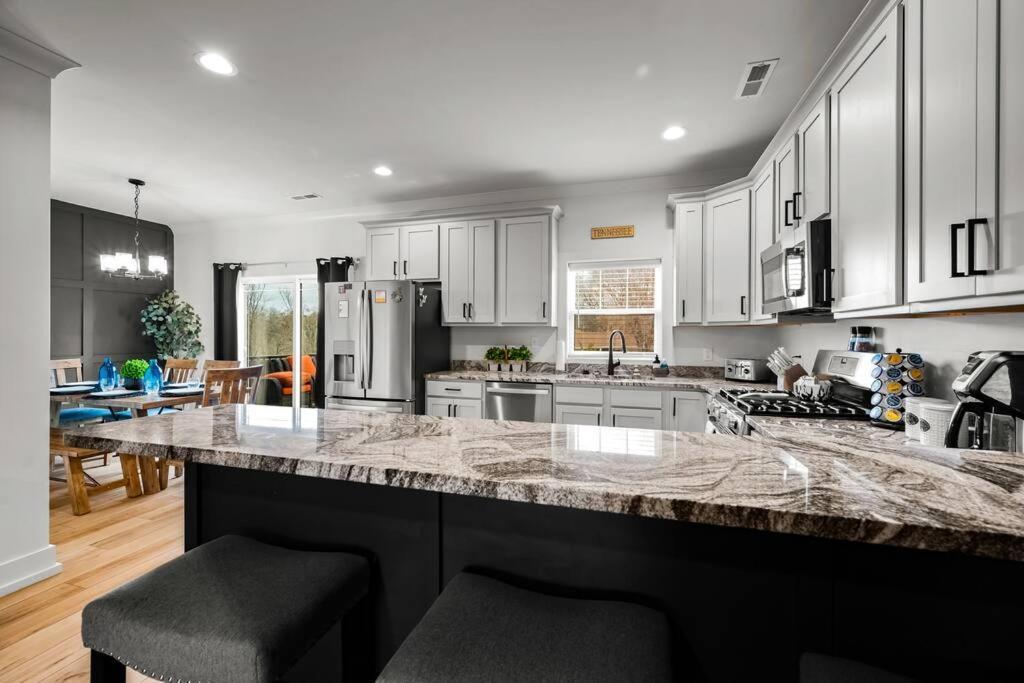 *Dog Friendly*Modern Home-Minutes To Dollywood, Gatlinburg, Smoky Mountains & Pigeon Forge! Dış mekan fotoğraf