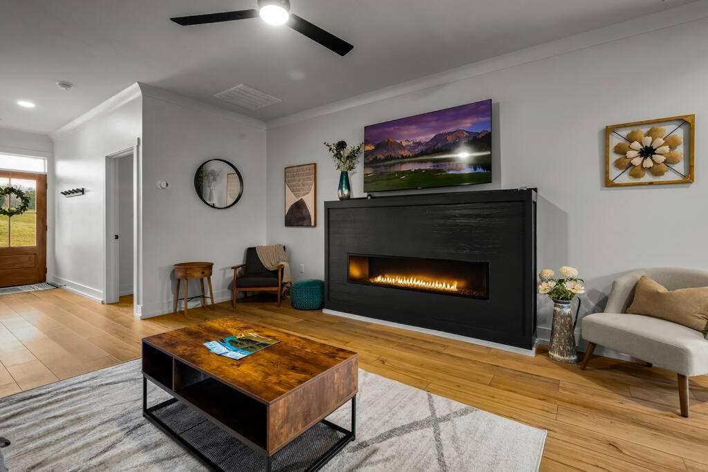 *Dog Friendly*Modern Home-Minutes To Dollywood, Gatlinburg, Smoky Mountains & Pigeon Forge! Dış mekan fotoğraf